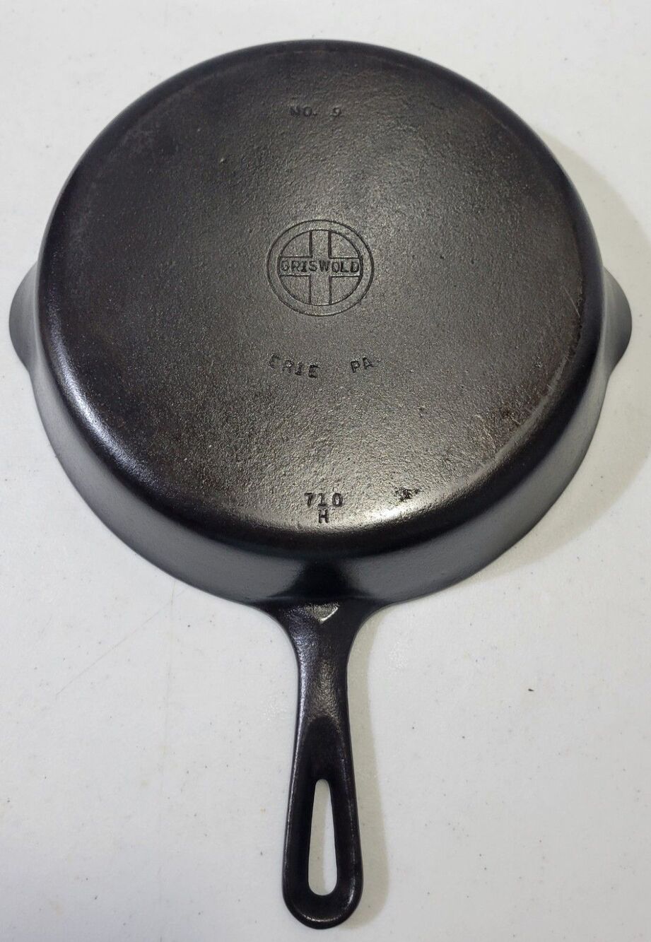 Vintage Griswold No 9 (710H) Cast Iron Skillet Groove Handle